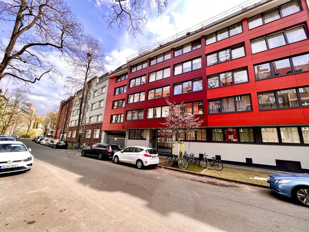 Stylish, Cozy & Quiet With One And Half In District 1 Düsseldorf