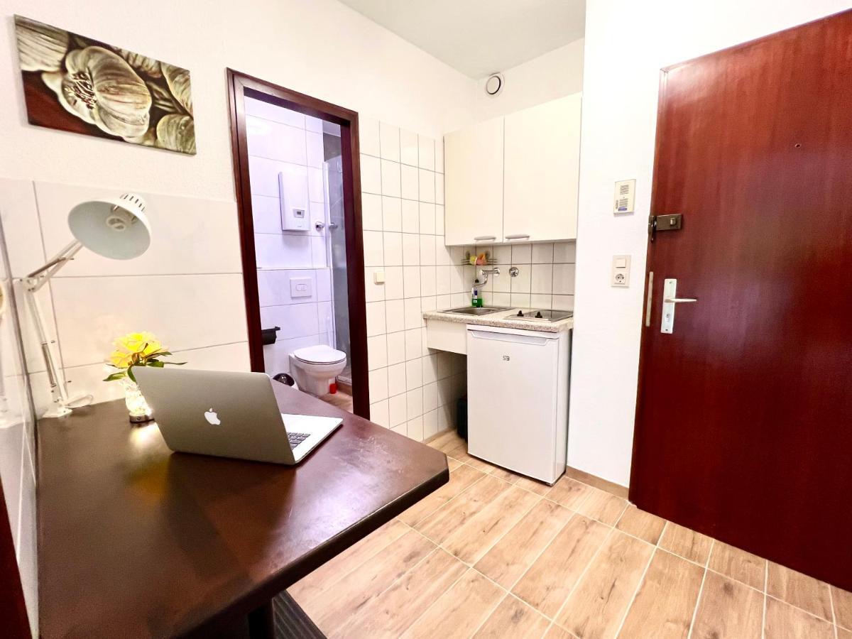 Stylish, Cozy & Quiet With One And Half In District 1 Appartamento *