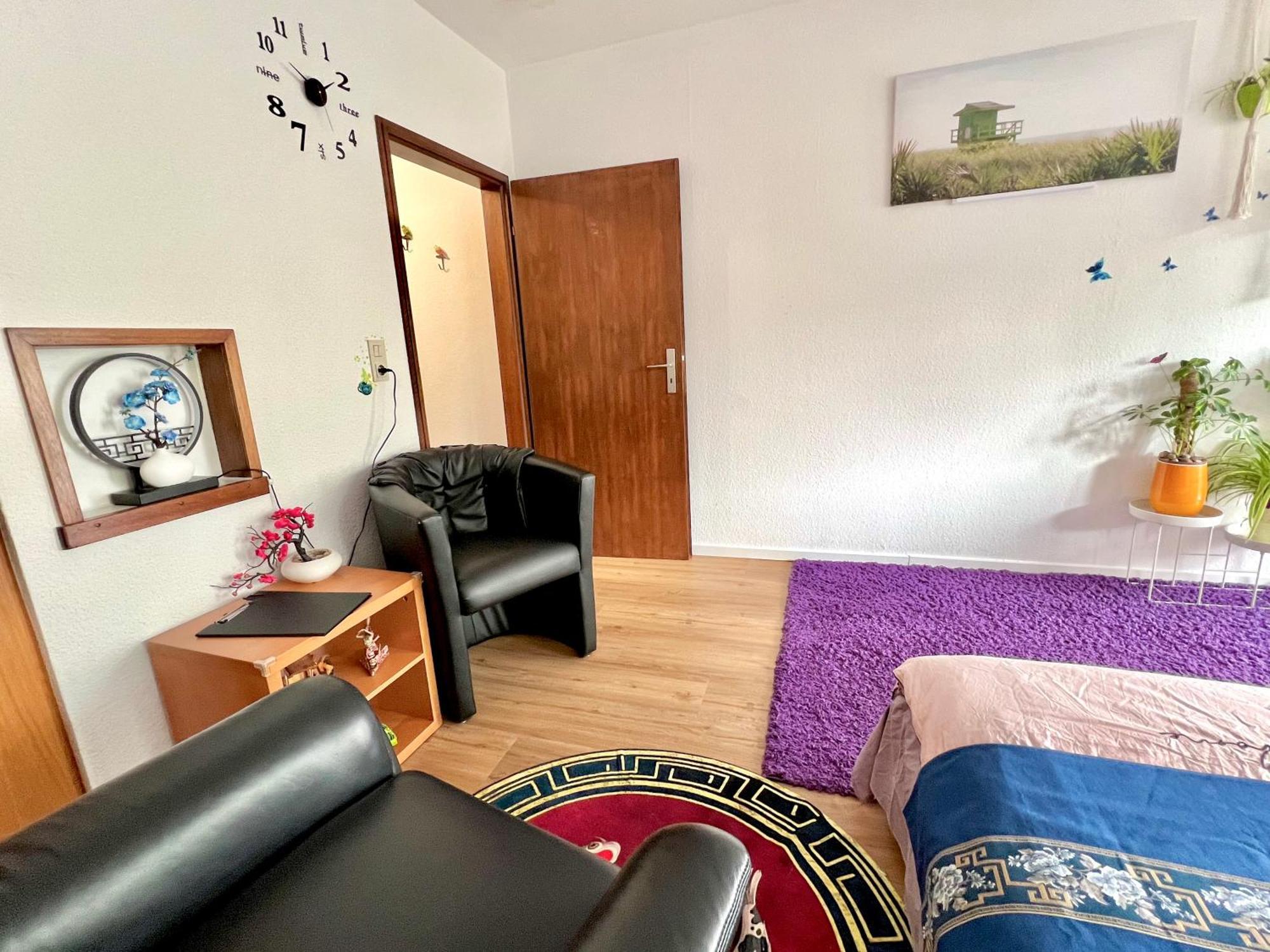 Stylish, Cozy & Quiet With One And Half In District 1 Düsseldorf