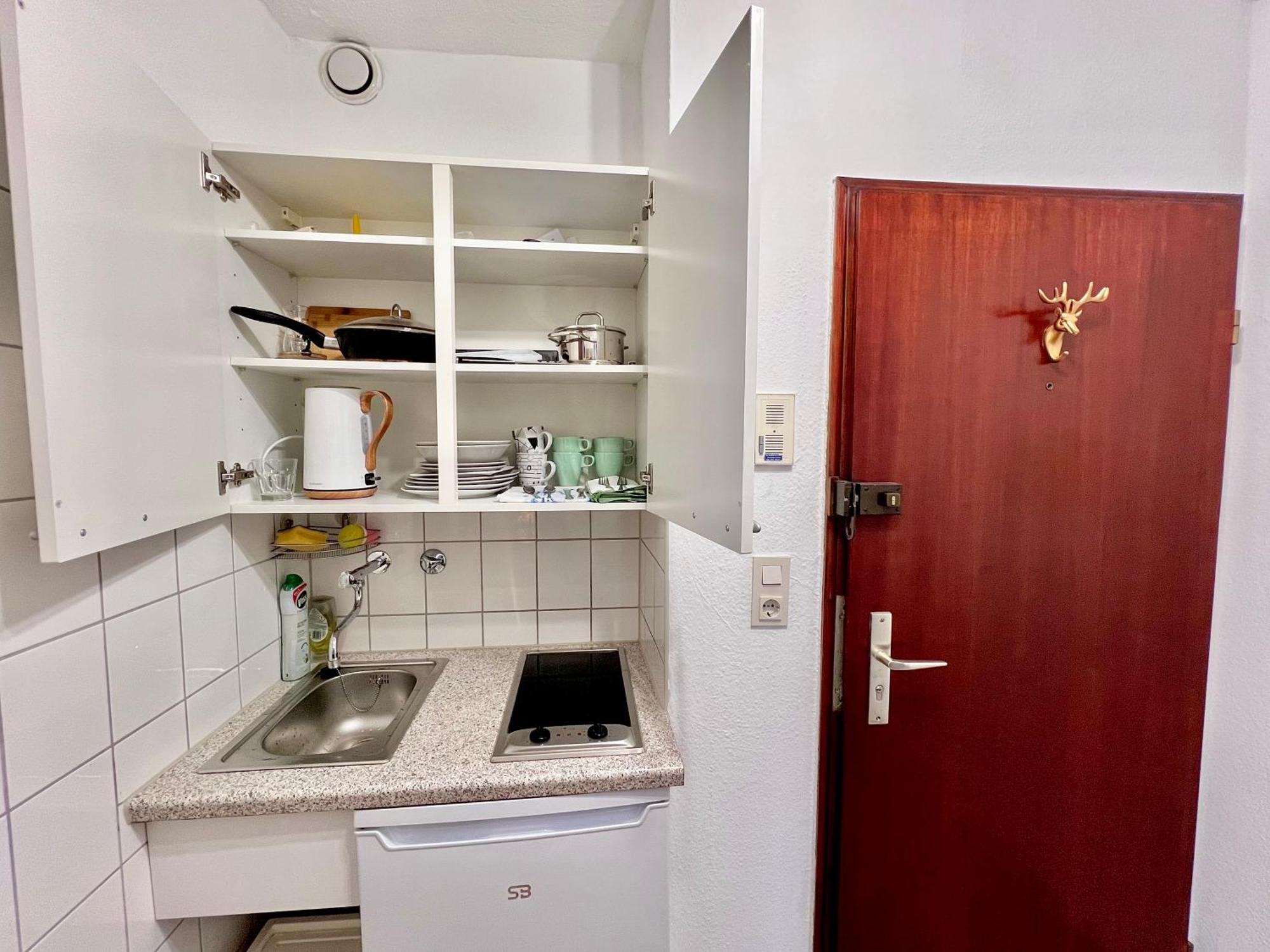 Stylish, Cozy & Quiet With One And Half In District 1 Appartement *